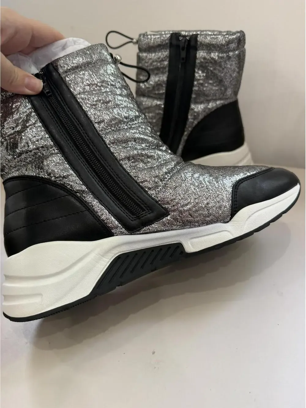 Paolo GILLIE-L Silver and Black Winter Boots Size 10 M